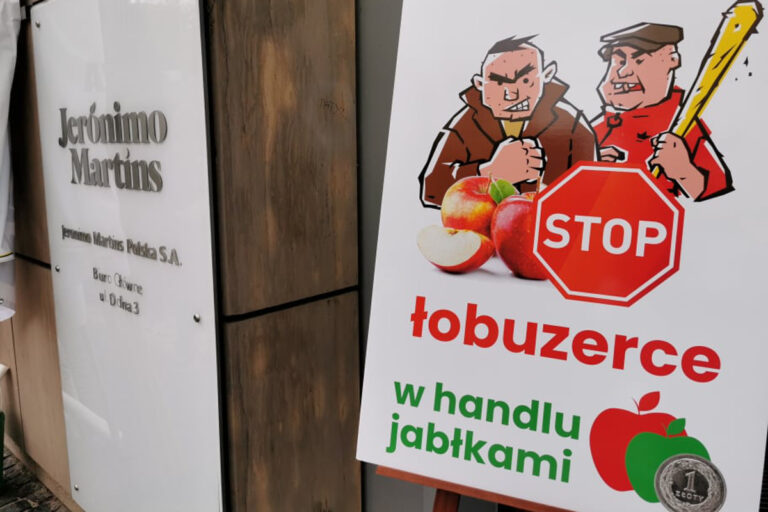 Protest sadowników przed siedzibą Biedronki w Warszawie