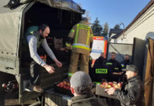Sadownicy przekazali jabłka dla służb mundurowych na granicy RP