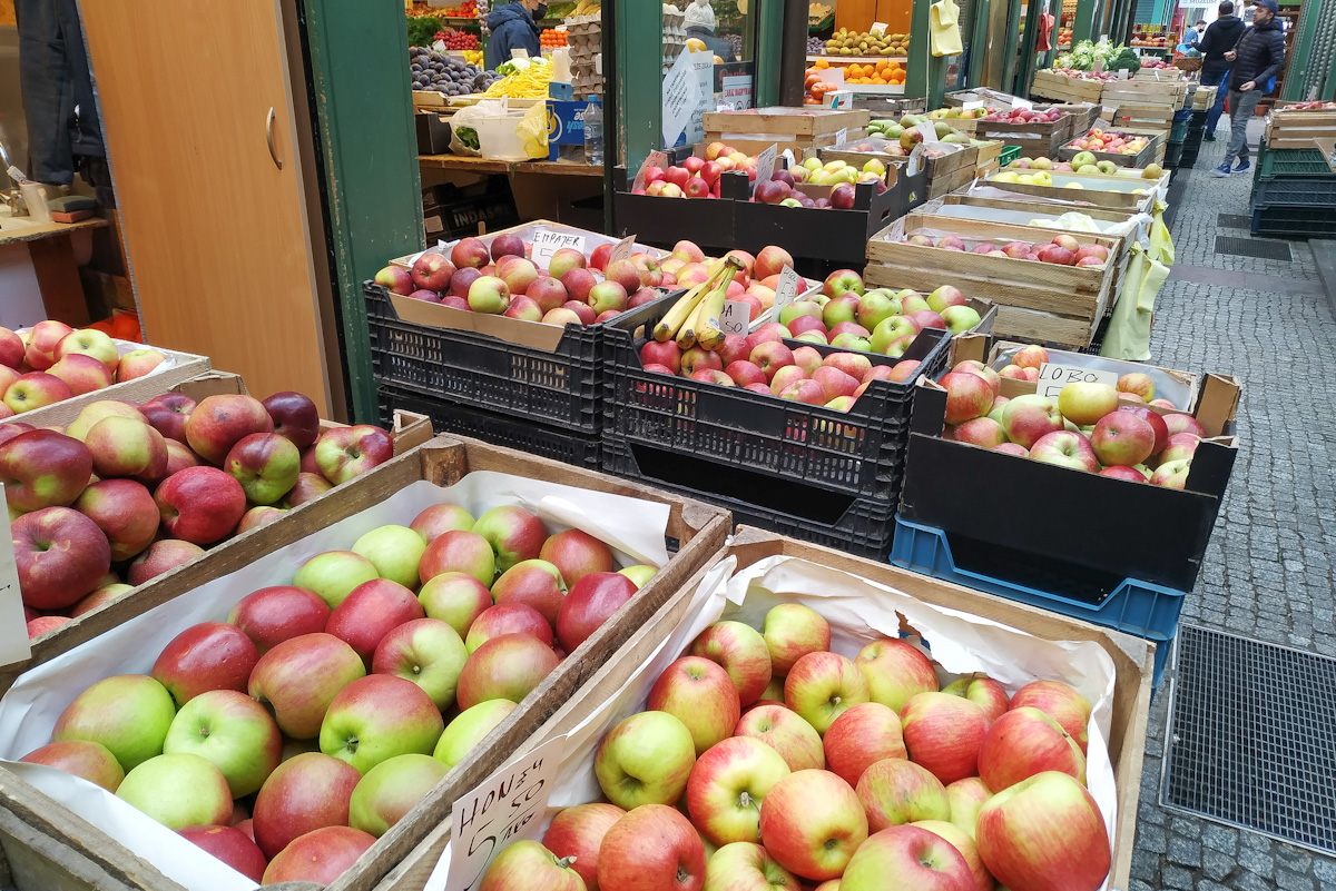 Francja zakazuje importu owoców i warzyw traktowanych tiachlorpydem
