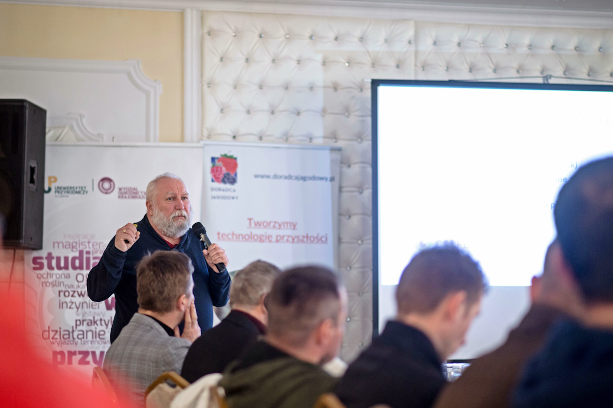 Jarosław Barszczewski z firmy Calfert omówił niuanse prowadzenia fertygacji